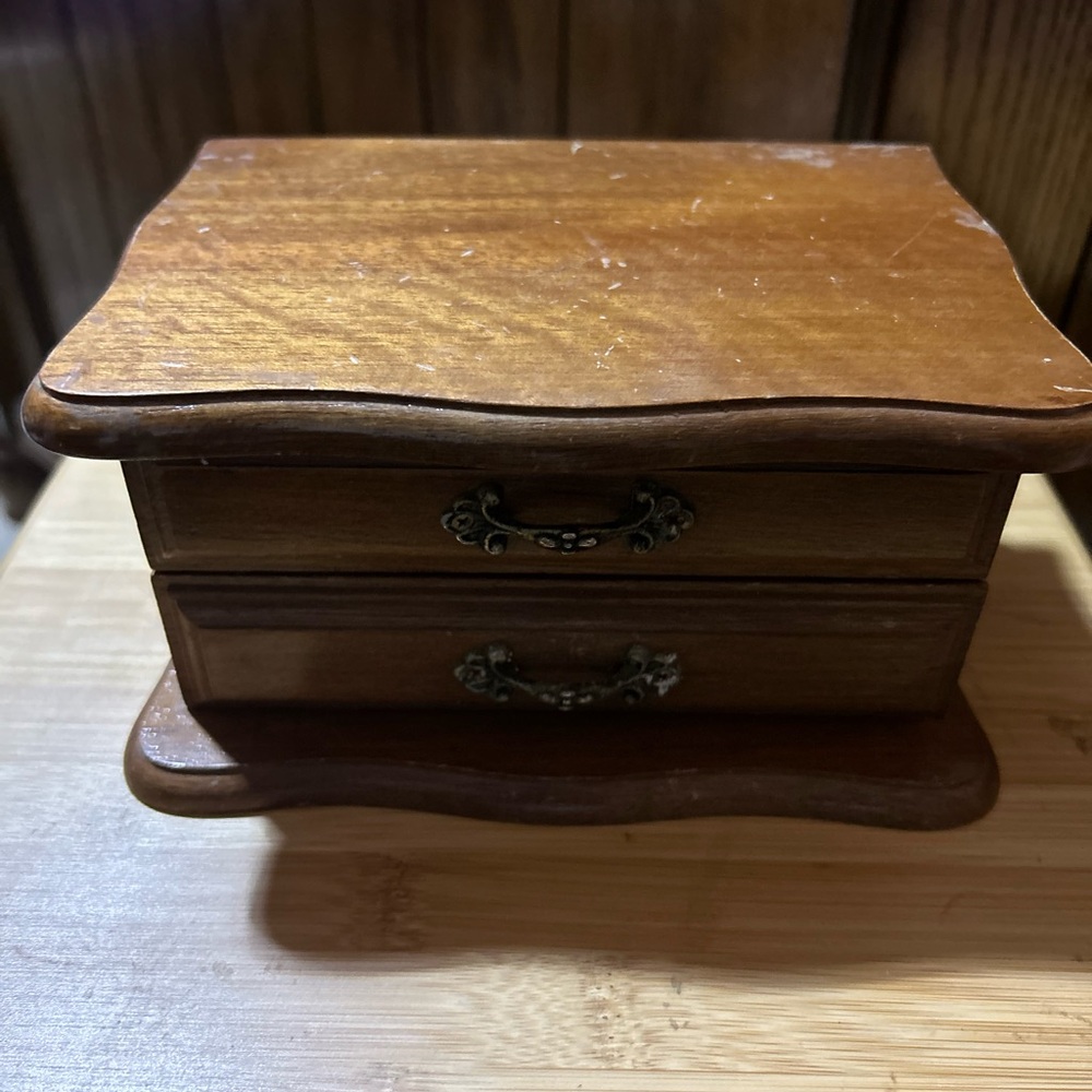 Vintage jewelry box